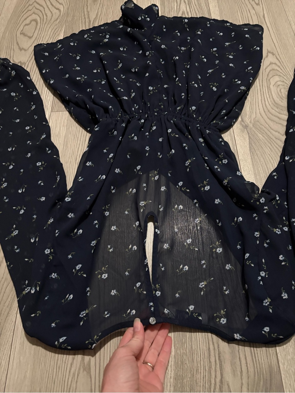 Hollister Navy Blue Floral Romper Size Small - Picture 10 of 10